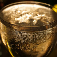 Le bollicine del Prosecco nascono grazie alle valvole Stubbe bichhiere di bollicine