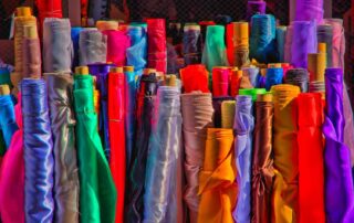 rotoli di stoffa del mercato tessile