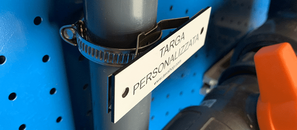 targhetta fissata su tubazione